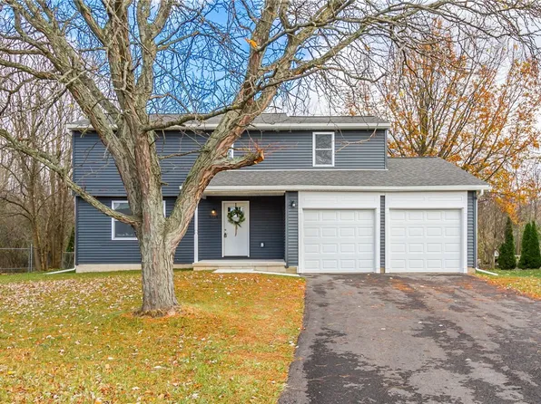 5714 Beanpole Cir, Farmington, NY 14425