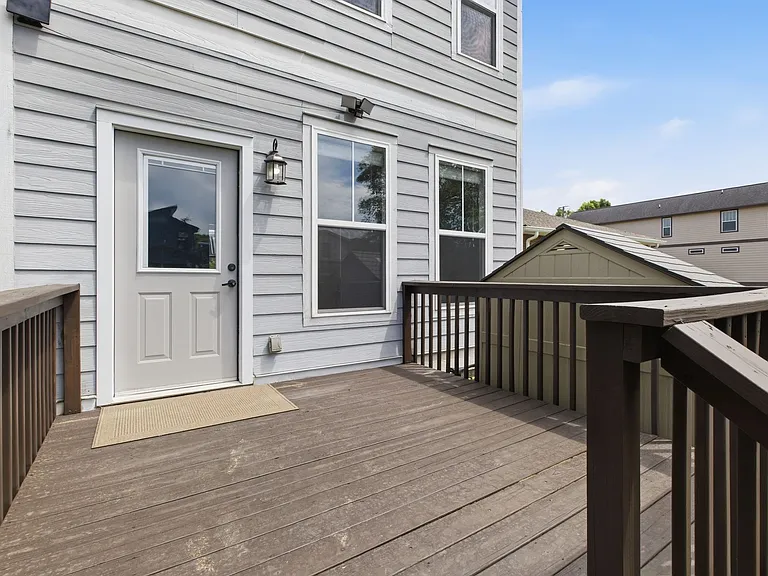 2140 Burns St — Photo 30