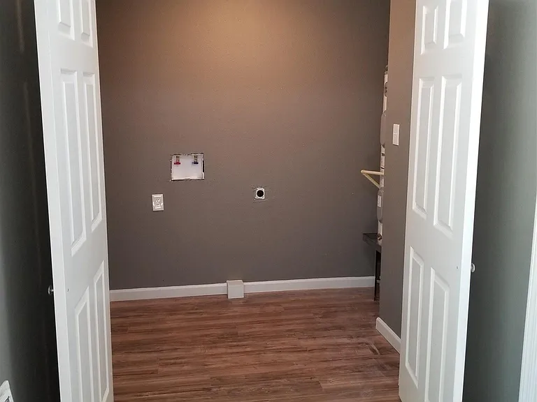 5910 Van Fleet St — Photo 9