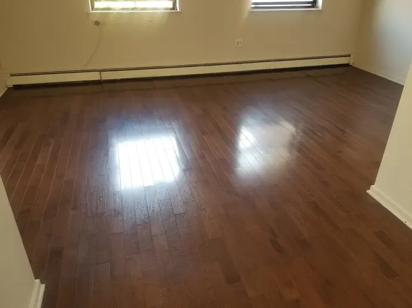 890 Gates Avenue image 1 of 5