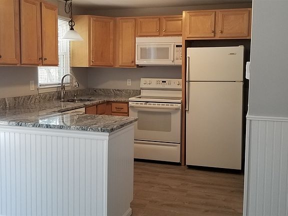 5th image of 83 Oakridge Dr