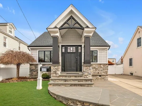 254 Royal Avenue, Mineola, NY 11501