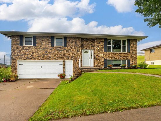 1784 Rosemont St, Dubuque, IA 52002