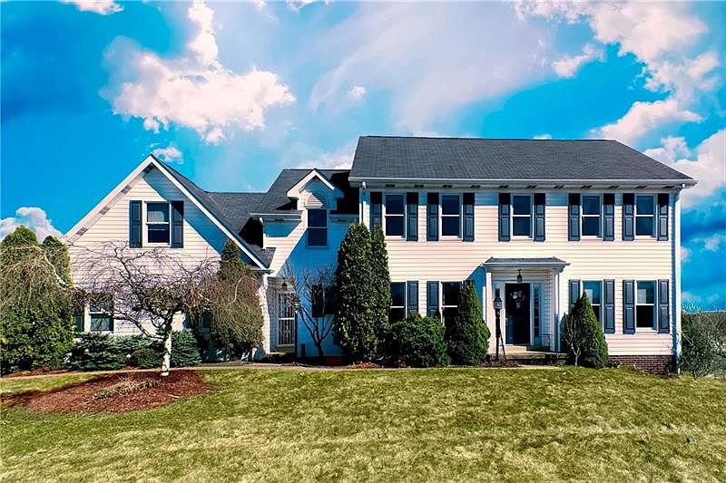 1st image of 200 Woodhaven Dr