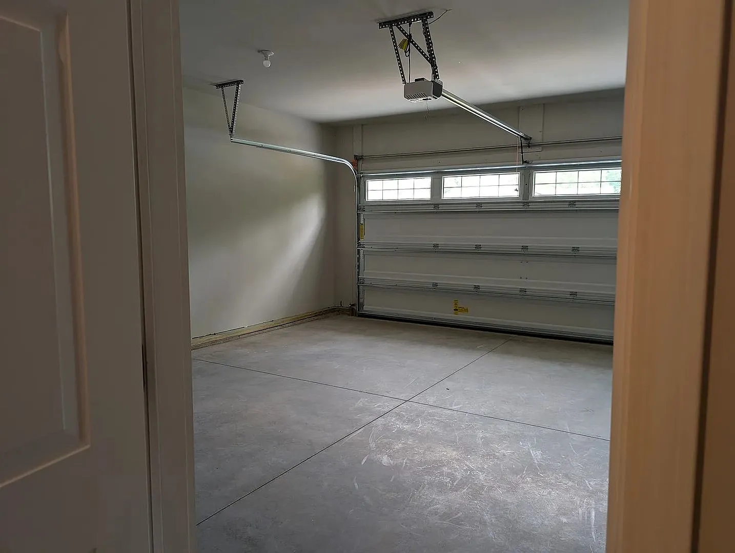 Room in 5 Bedroom Home at Reeves St — Photo 1