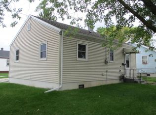 937 Mac Arthur Dr, Manitowoc, WI 54220