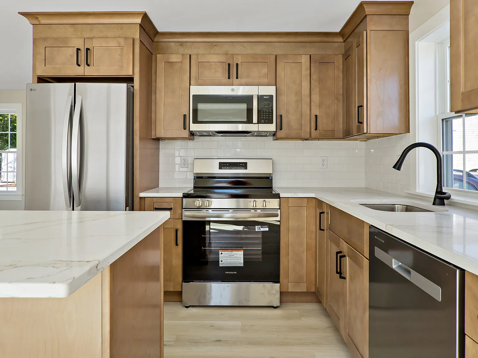 2 bed, 2.5 bath, 1000 sqft, $3,500 — Photo 2