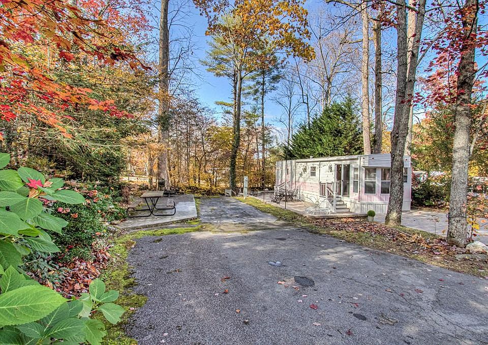 1st image of 4229 E Pkwy Lot 40
