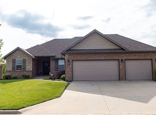 645 N Maplewood Hills Rd, Nixa, MO 65714