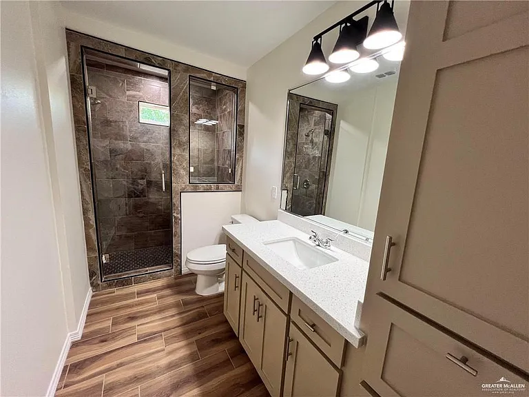 622 E Llano Grande St — Photo 8
