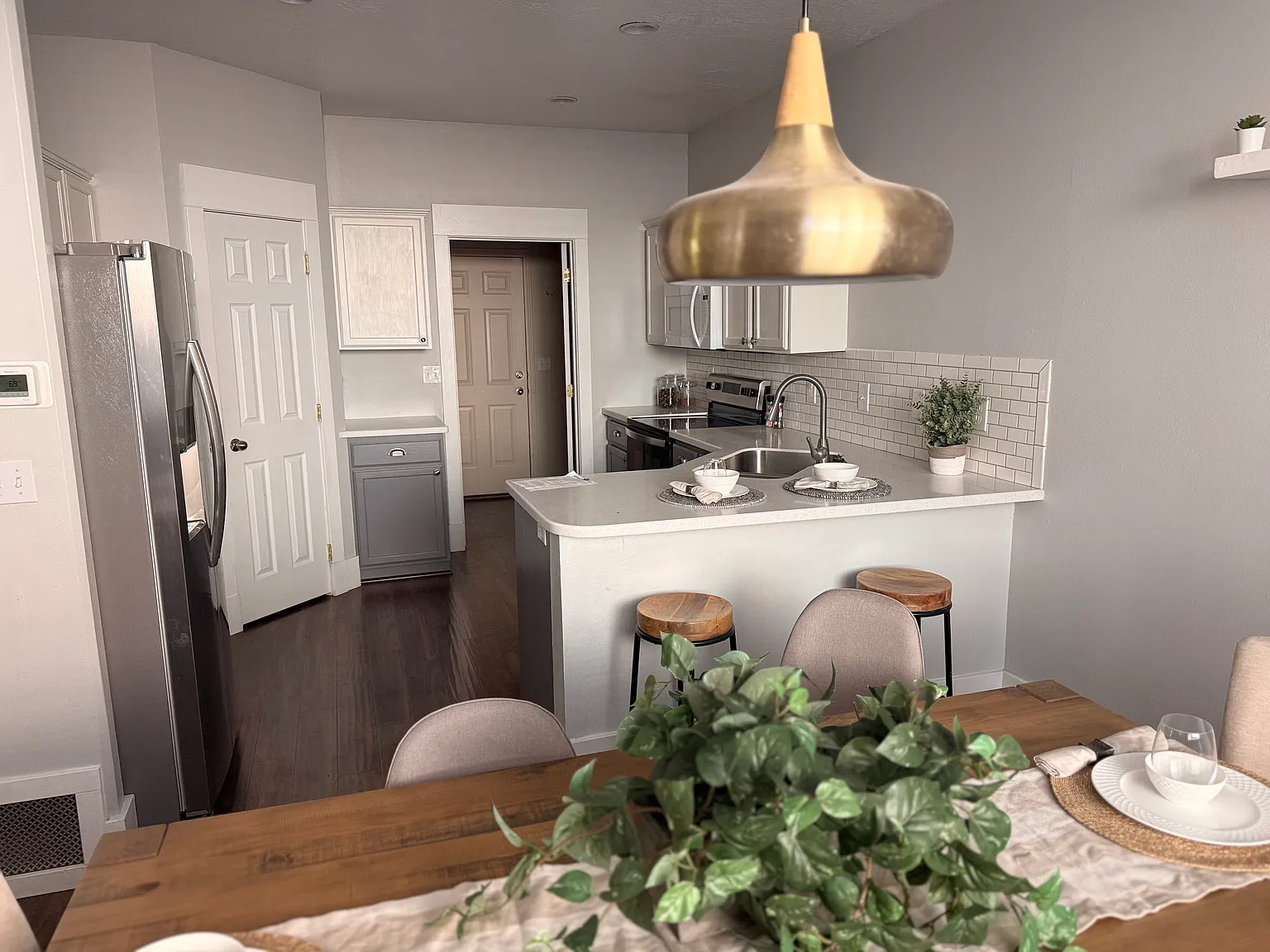 4 bed, 2520 sqft, $2,295 — Photo 3