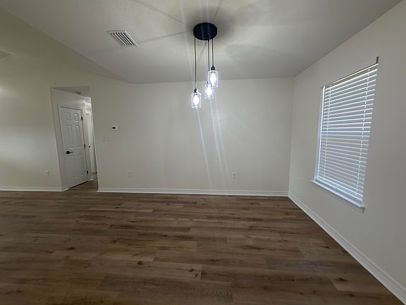 5th image of 6121 Robin Rd
