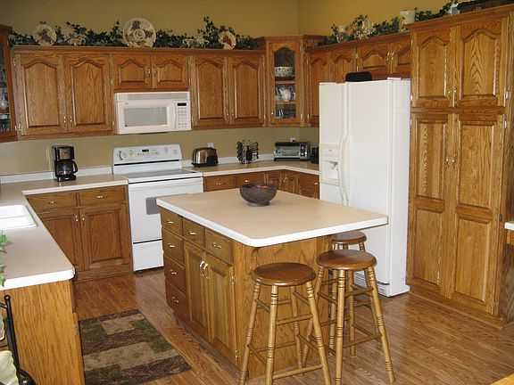 Oak Kitchen Cabinetry
