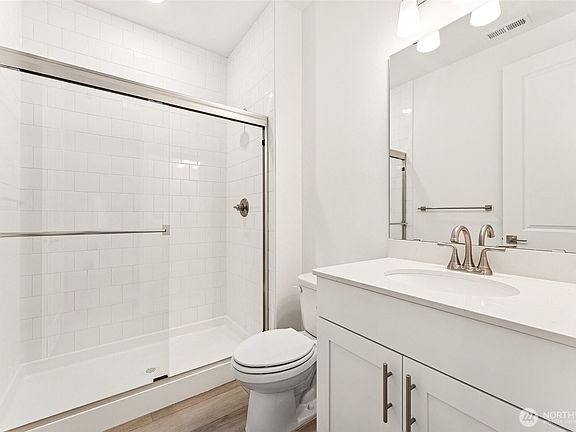 3rd image of 17864 139th Avenue E #123