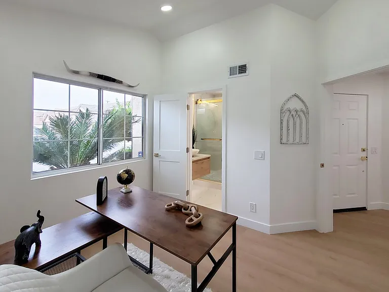 220 S Linhaven Cir — Photo 8