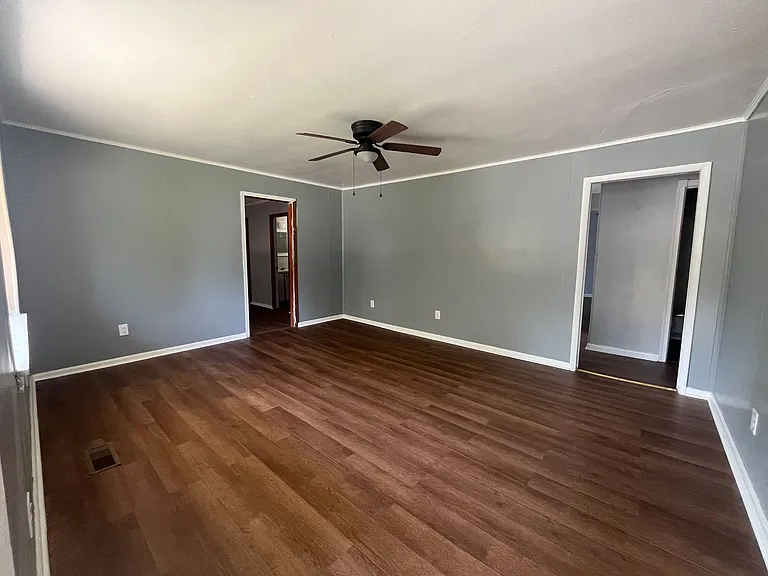511 Bailey St — Photo 3