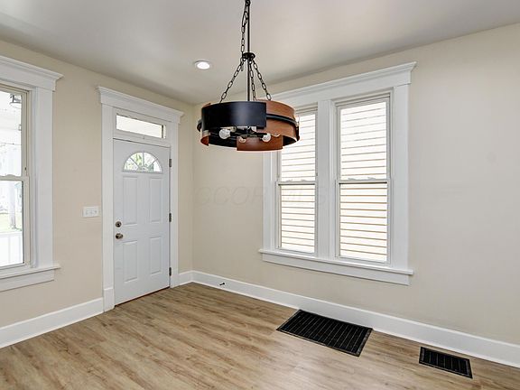 4th image of 644 E Whittier St