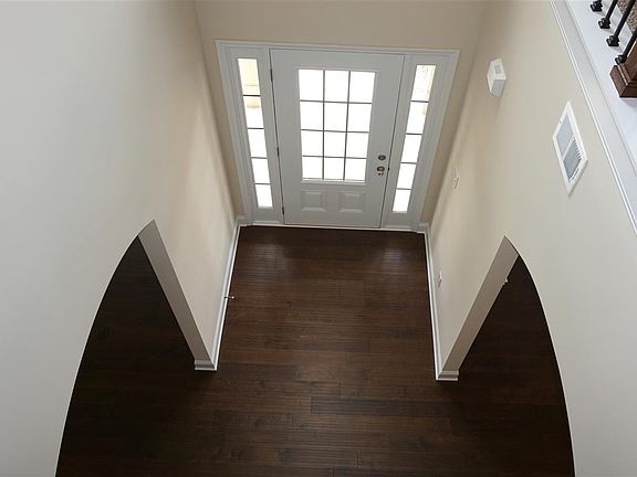 3rd image of 3379 Bridgewood Dr