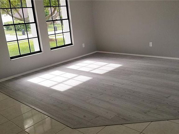4th image of 2064 Houndslake Dr