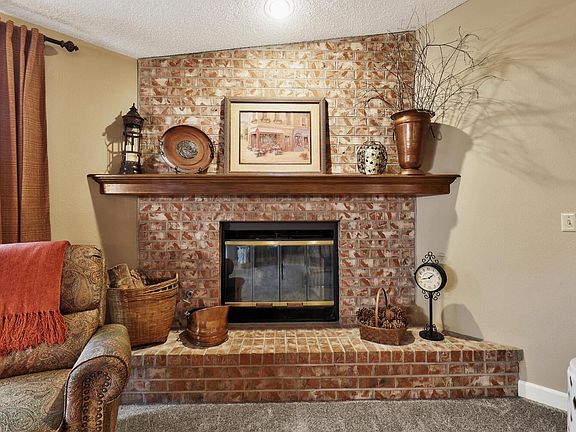5th image of 2206 N Basswood Ct