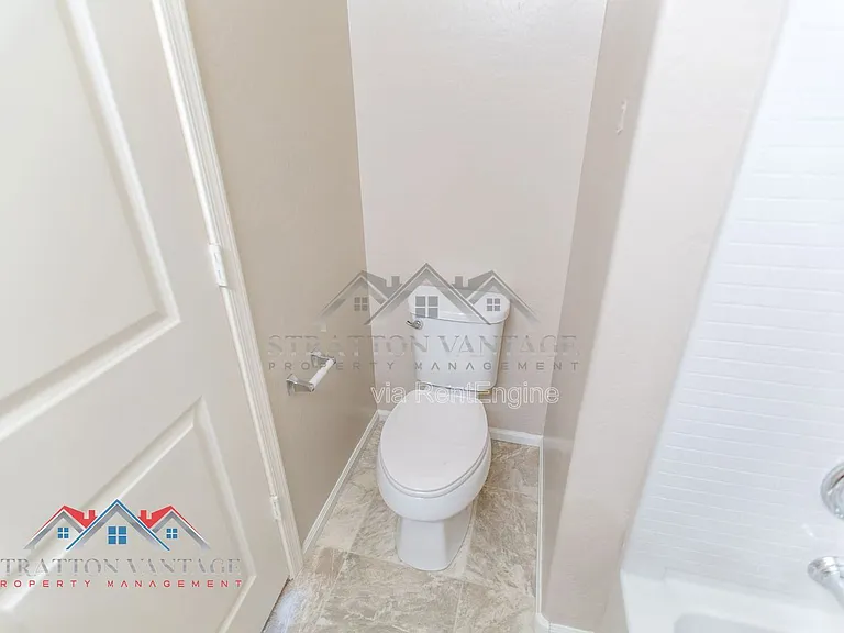2218 N 77th Dr — Photo 35