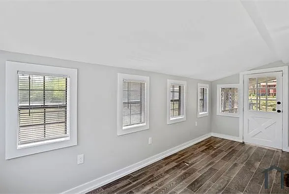 8170 Huntington Dr — Photo 7