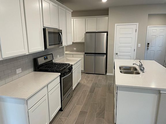 4th image of 262 Jaycen Ln