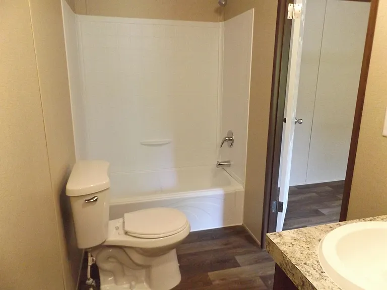 204 Martha Ct — Photo 7