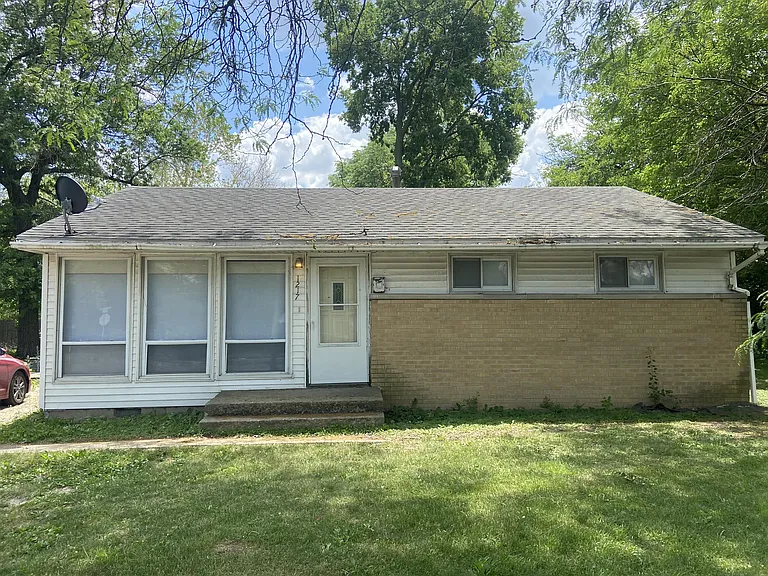 1217 W Bradley Ave — Photo 1