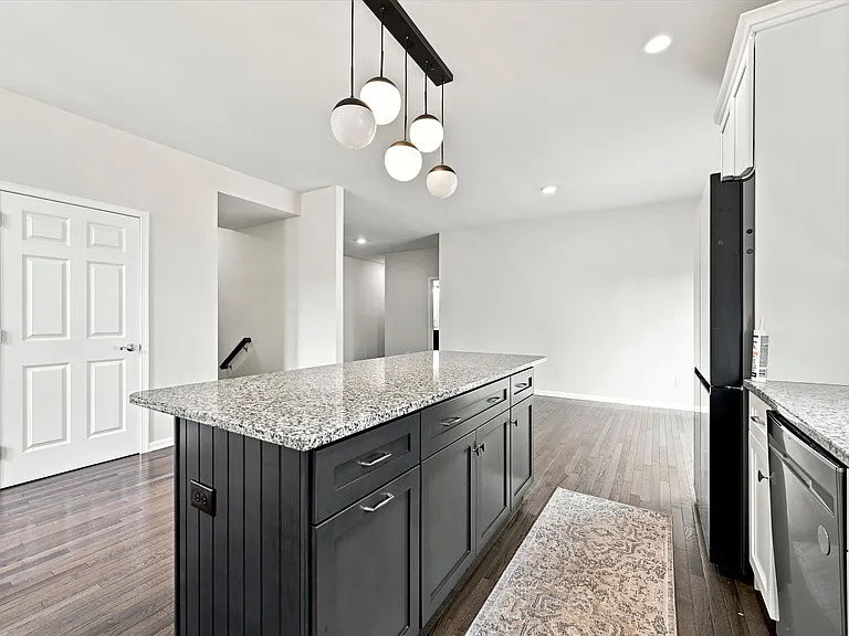 160 Shilling Ave — Photo 9