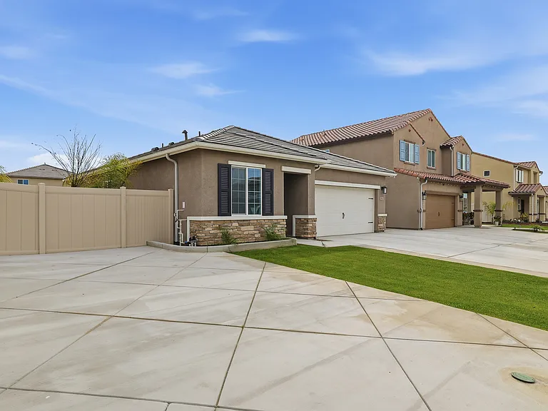 7812 Strawberry Ln — Photo 3