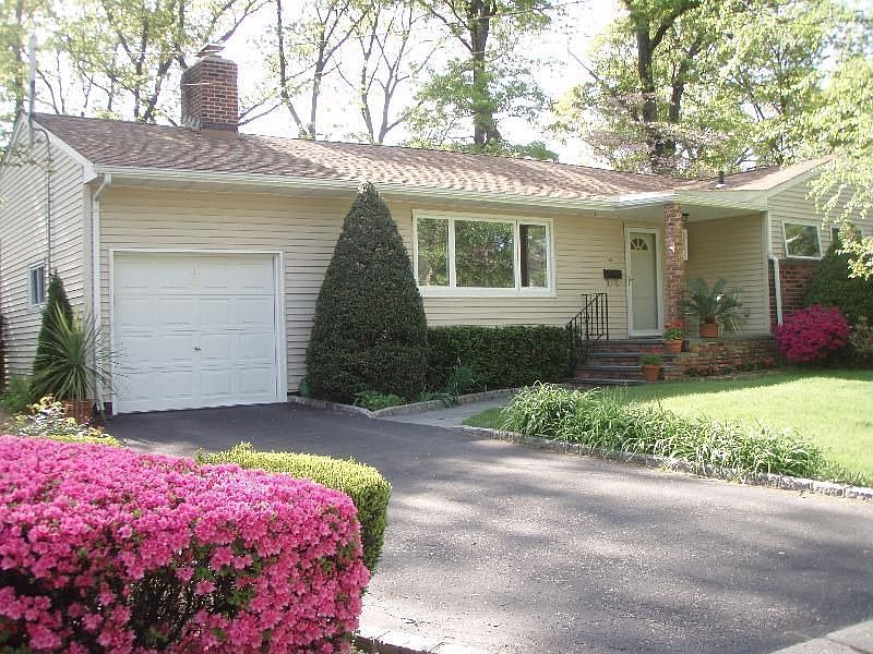 2nd image of 15 Robert Cir