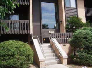 6105 Knoll Valley Dr APT 101, Willowbrook, IL 60527
