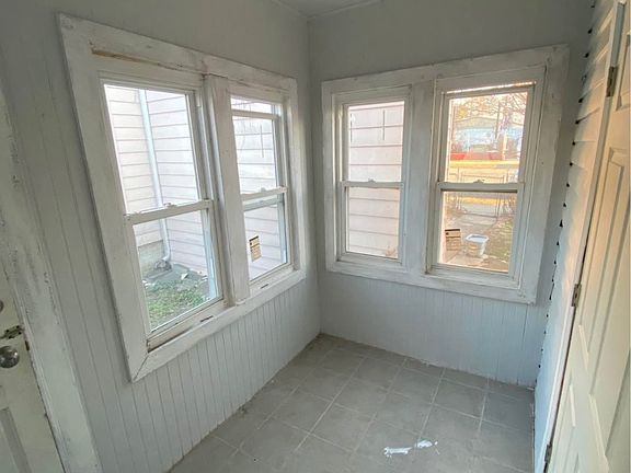 2nd image of 292 Jefferson St #1