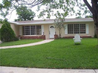 11621 Taft St, Pembroke Pines, FL 33026