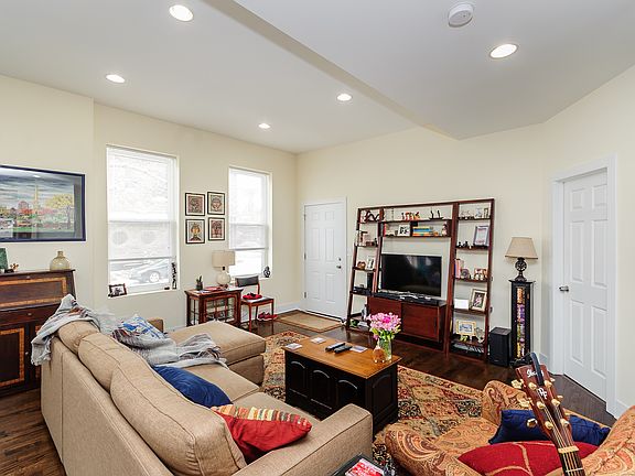 4th image of 1834 W Wabansia Ave APT 1R