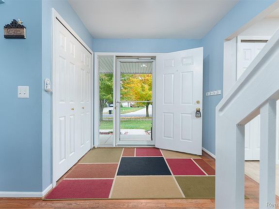 3rd image of 3340 Bennington Dr