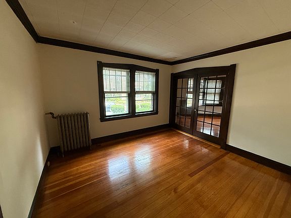 5th image of 104 Mount Auburn St #1
