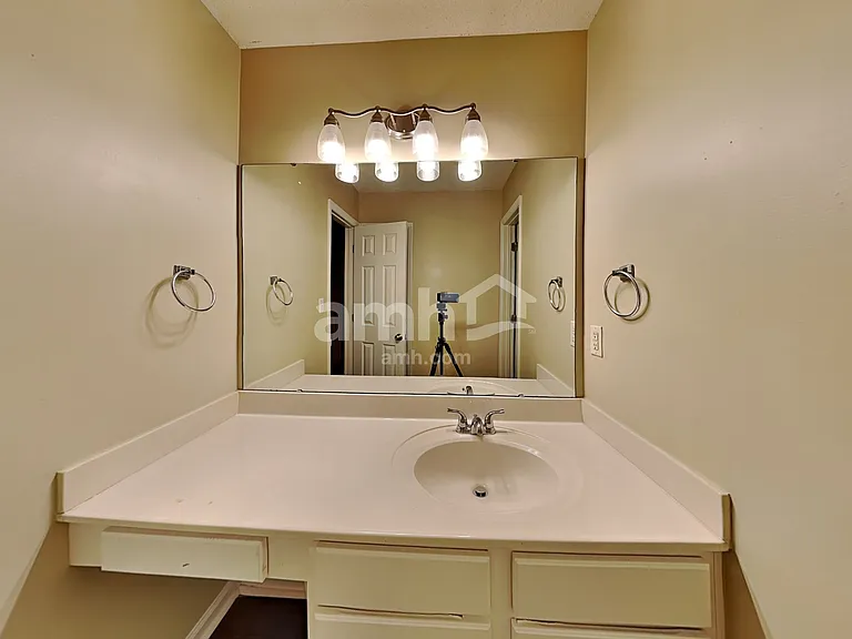 104 Trailing Oak Trl — Photo 16