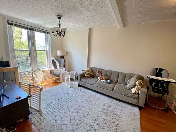 4th image of 304 6th St #3