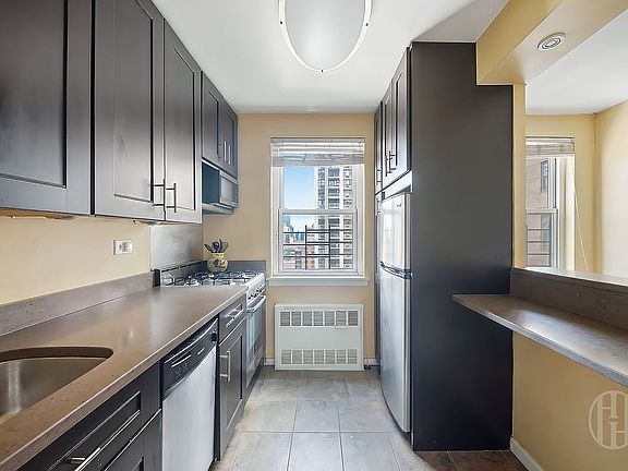 3rd image of 333 E 79th St APT 18T