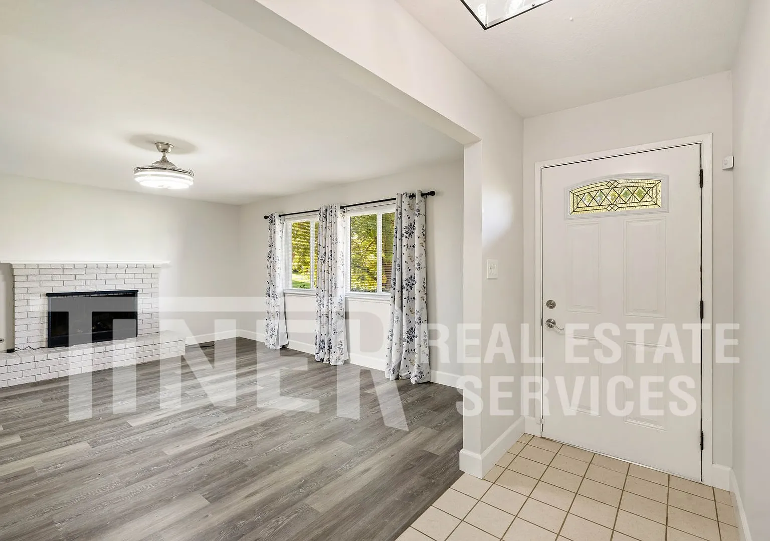 6601 Kristen Ct - Tier 2 - Stylish Updated Citrus Heights Home — Photo 3