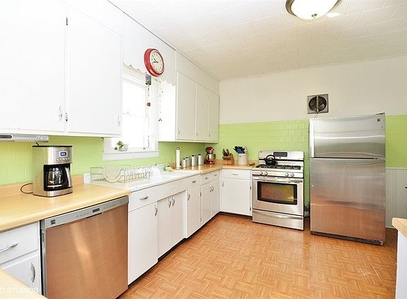 3rd image of 5019 W Ainslie St