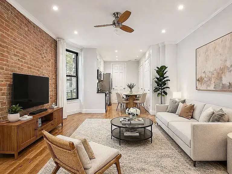 252 Mott St #11 — Photo 2