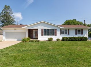 406 Meadowbrook Ln, Waterloo, IA 50701
