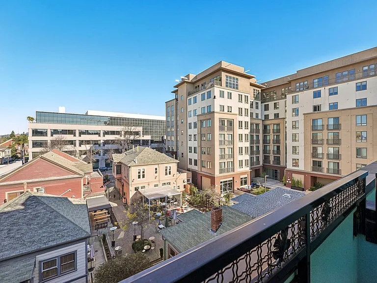 Addison Arts Apartments — Photo 165