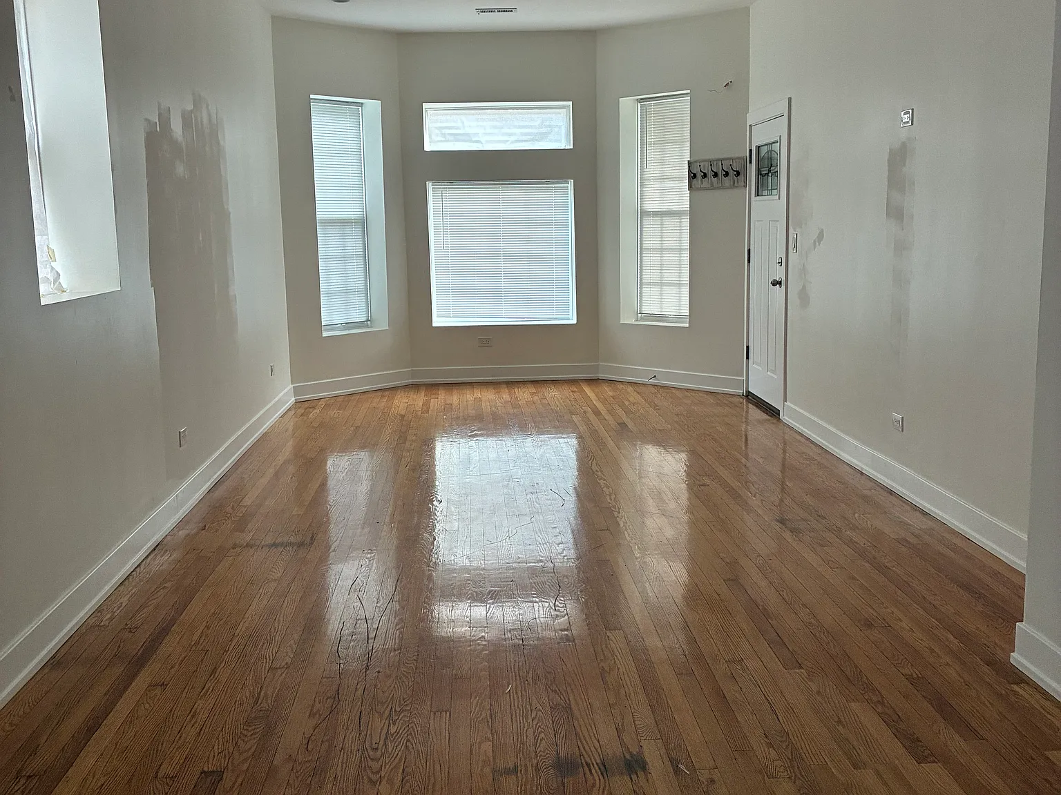 3 bed, 1.5 bath, 1300 sqft, $1,600 — Photo 3