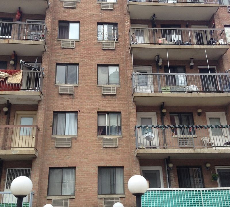 1st image of 14423 Barclay Ave APT 6B