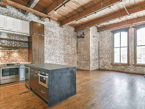 2400 Mechanic St APT 301, Galveston, TX 77550