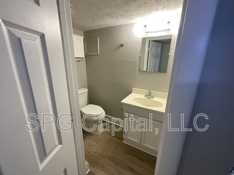 58 E Stevens St #2E — Photo 4
